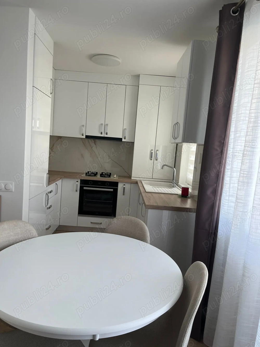 Închiriez apartament 