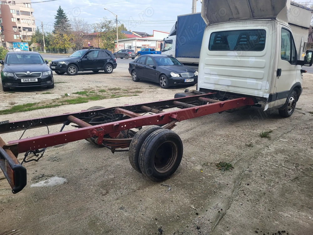 autoutilitara iveco daily