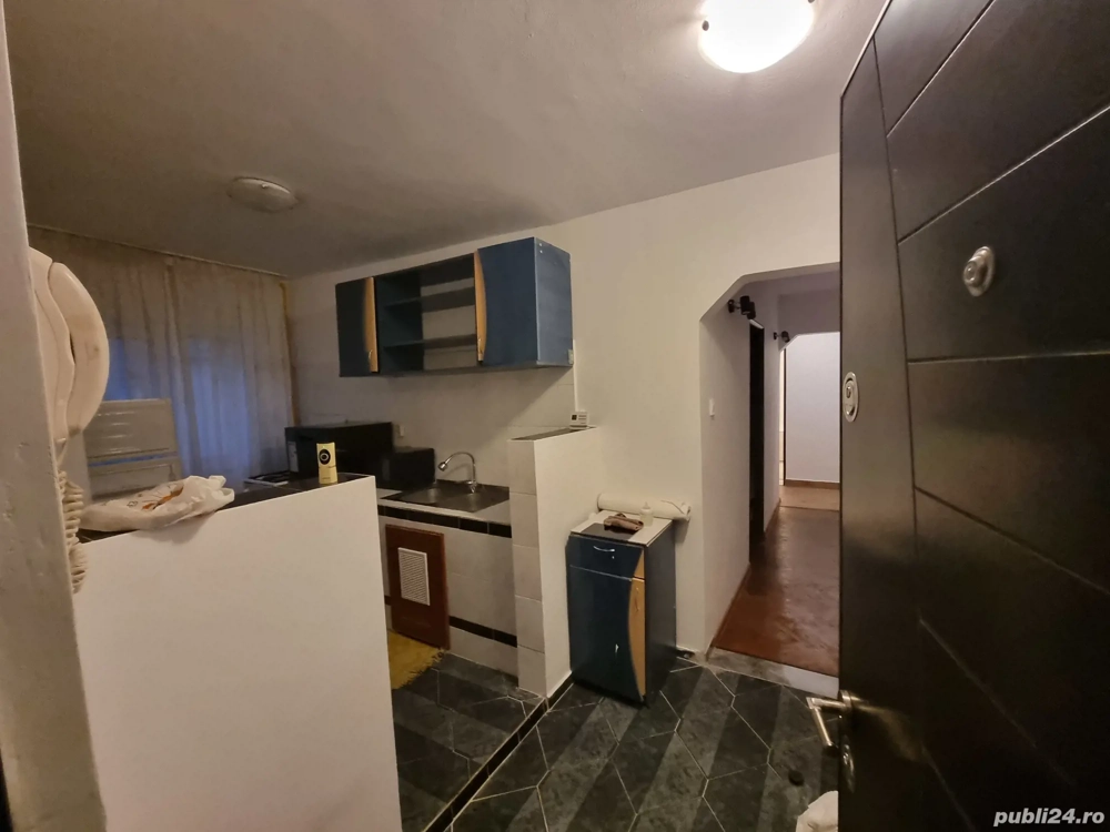 PROPRIETAR vând apartament decomandat 2 camere 