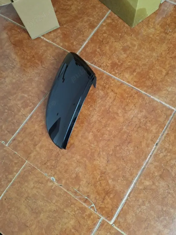 Capac oglinda stanga VW Passat B7 nou culoare neagra LC9X Capac oglinda stanga VW Passat B7 nou culoare neagra LC9X