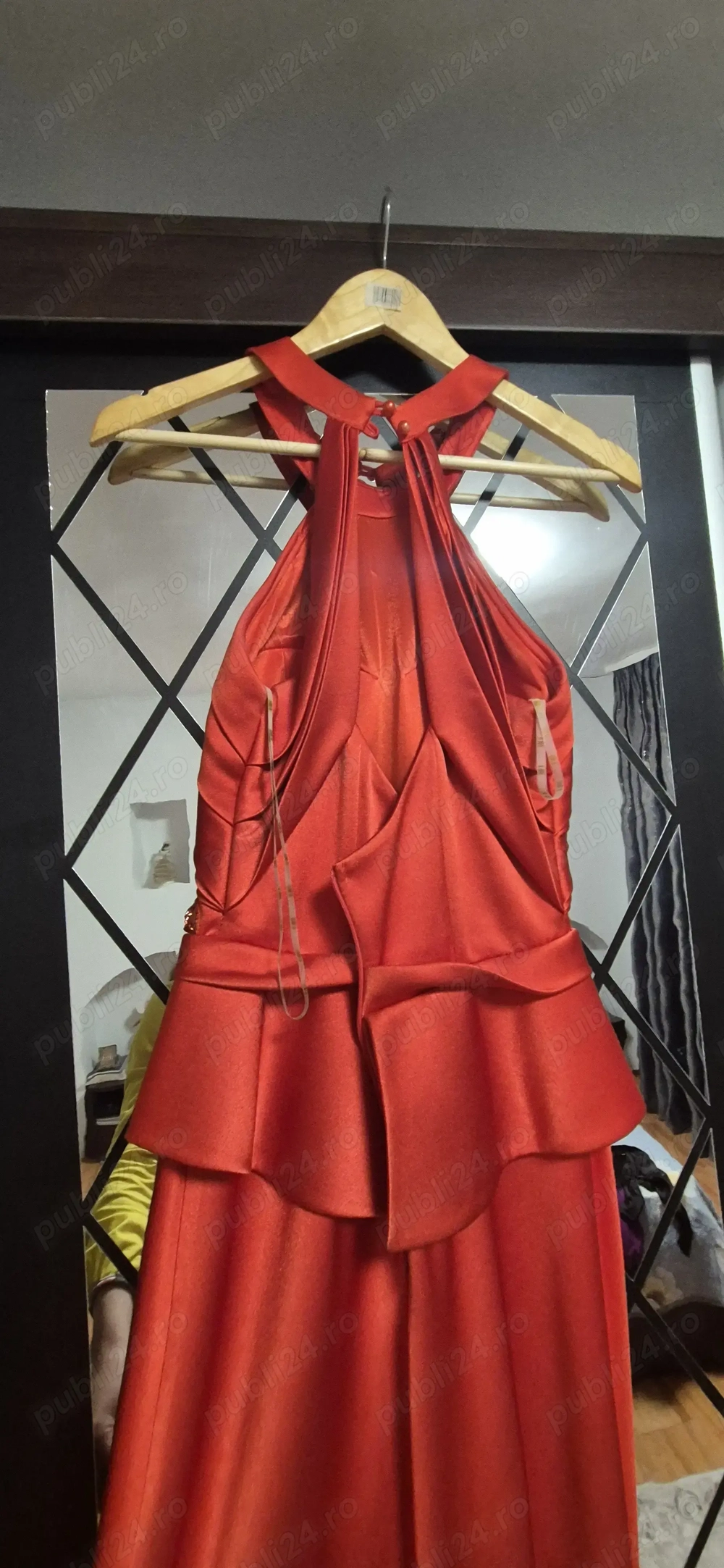 Rochie rosie eleganta dama ,lunga