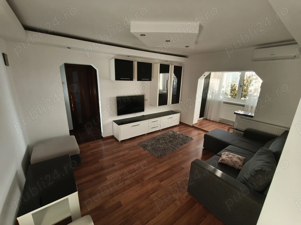 Apartament trei camere de închiriat