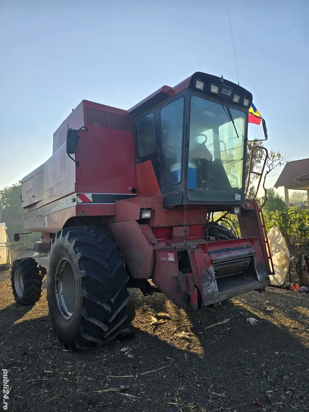 vand combina Case 1640 cu două mese (hedere)