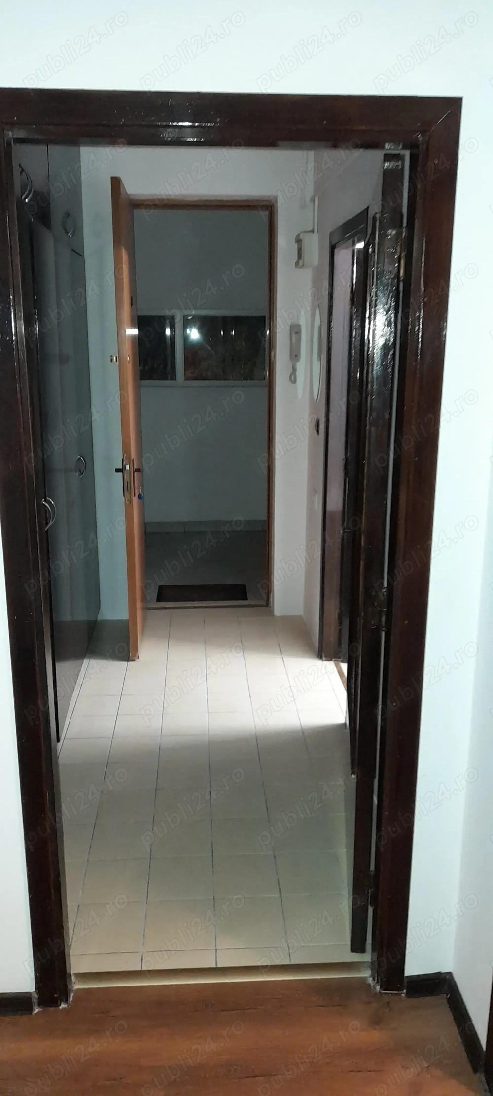 Închiriez garsonieră la 500m de metrou