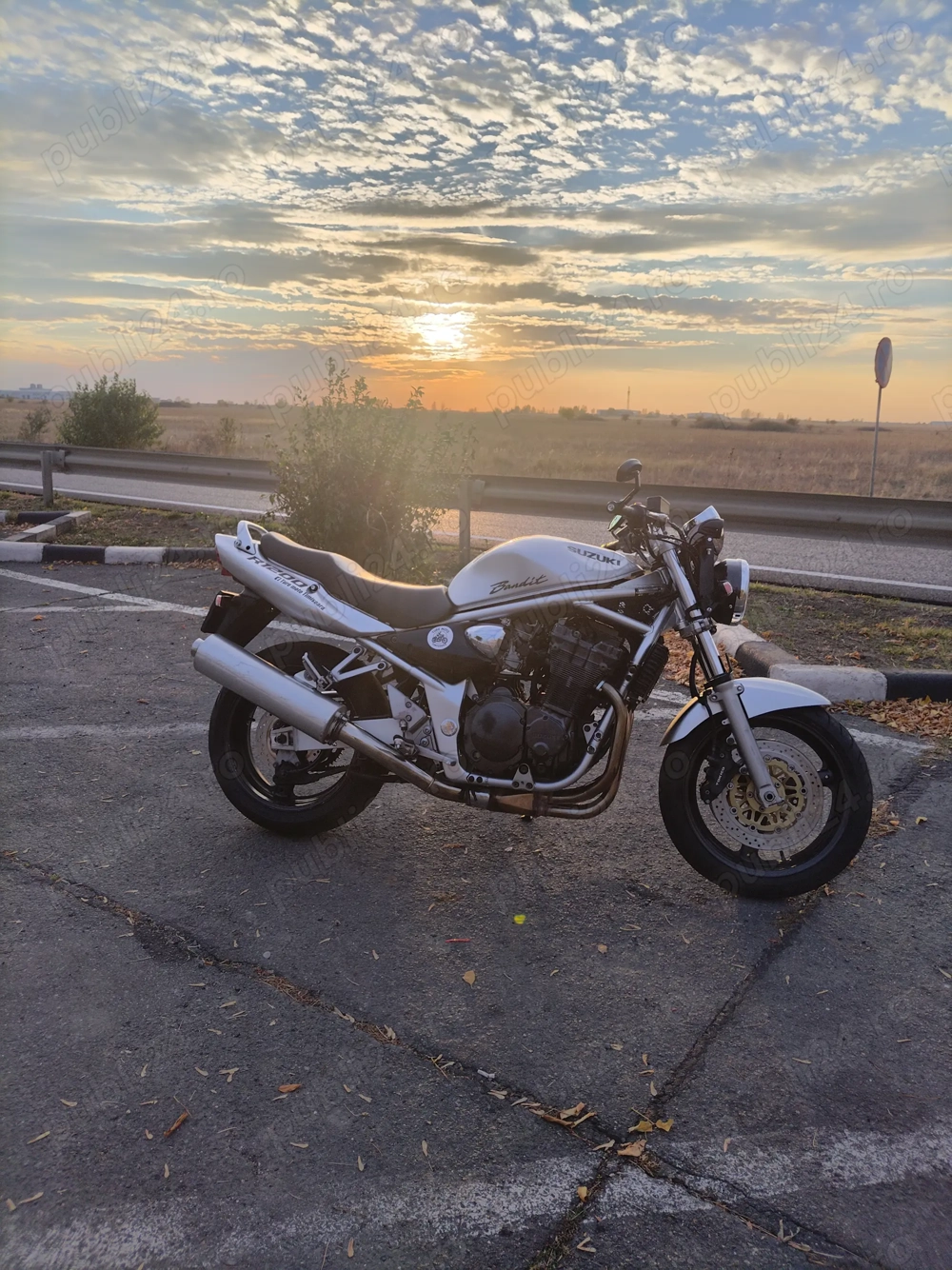 Vând motocicleta Suzuki Bandit 1200 naked 