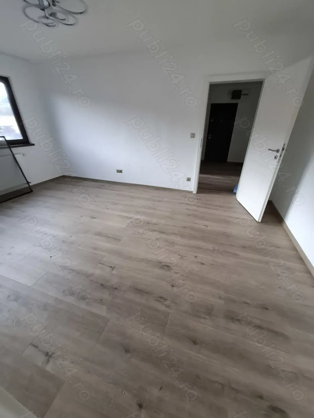 Vând ap.3cam.conf.1 Suprafața 78mp totală Zonă Govandari 