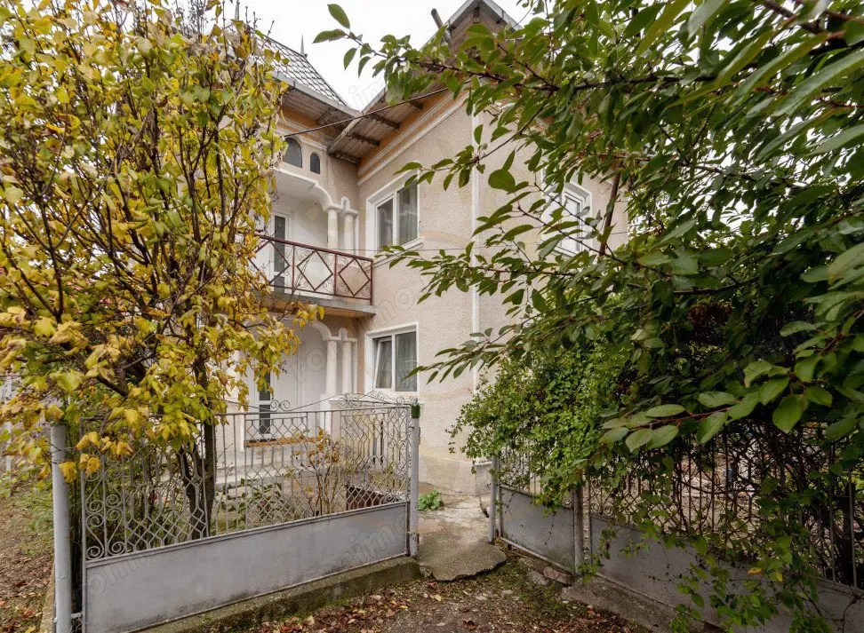 Casa traditionala la tara in Gliganu de Jos Com. Rociu-Arges la 30 km de Pitesti