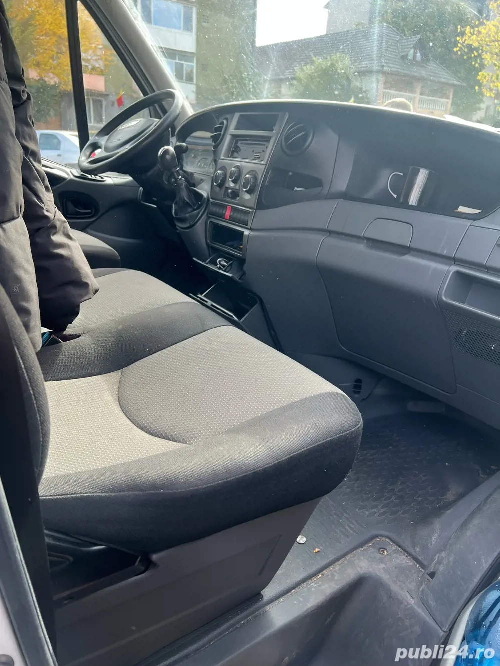 Masina este echipata cu frig 