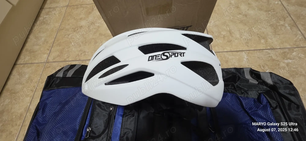 Cască de protectie OneSport pentru bicicleta, cu lentilă magnetică pentru adulți, pret 150 lei.