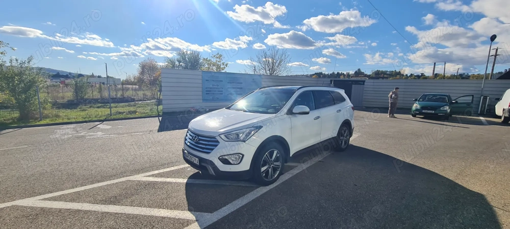 Hyundai Grand Santa Fe 2.2 CRDi 4WD Luxury   6 locuri   Automat - motor 2.2 CRDi diesel, 197 CP