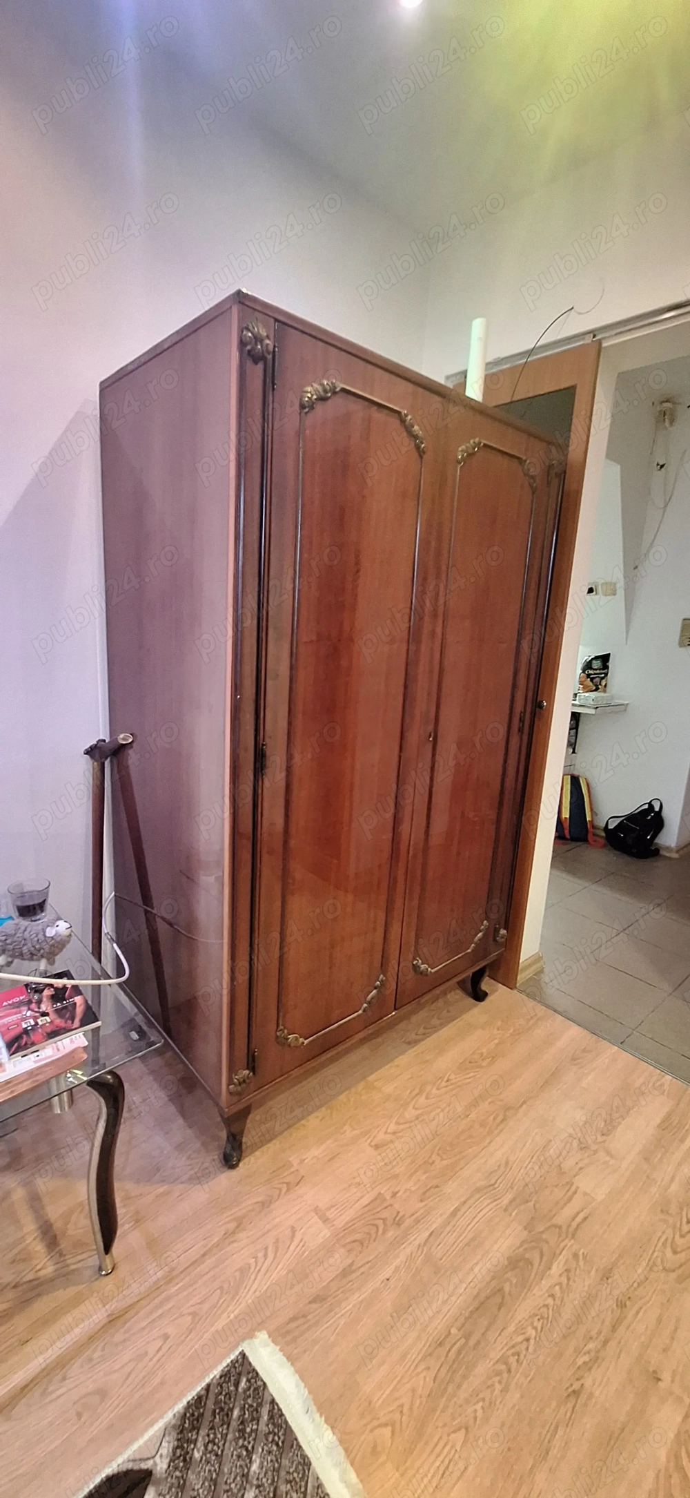 Vând Dulap de haine si dulap cu vitrina