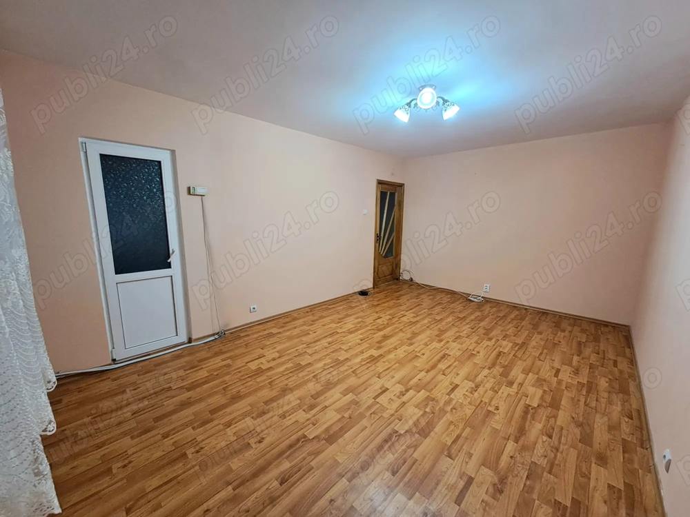 Vând apartament 2 camere etaj 2 în Botoșani zona Școlii nr.8 