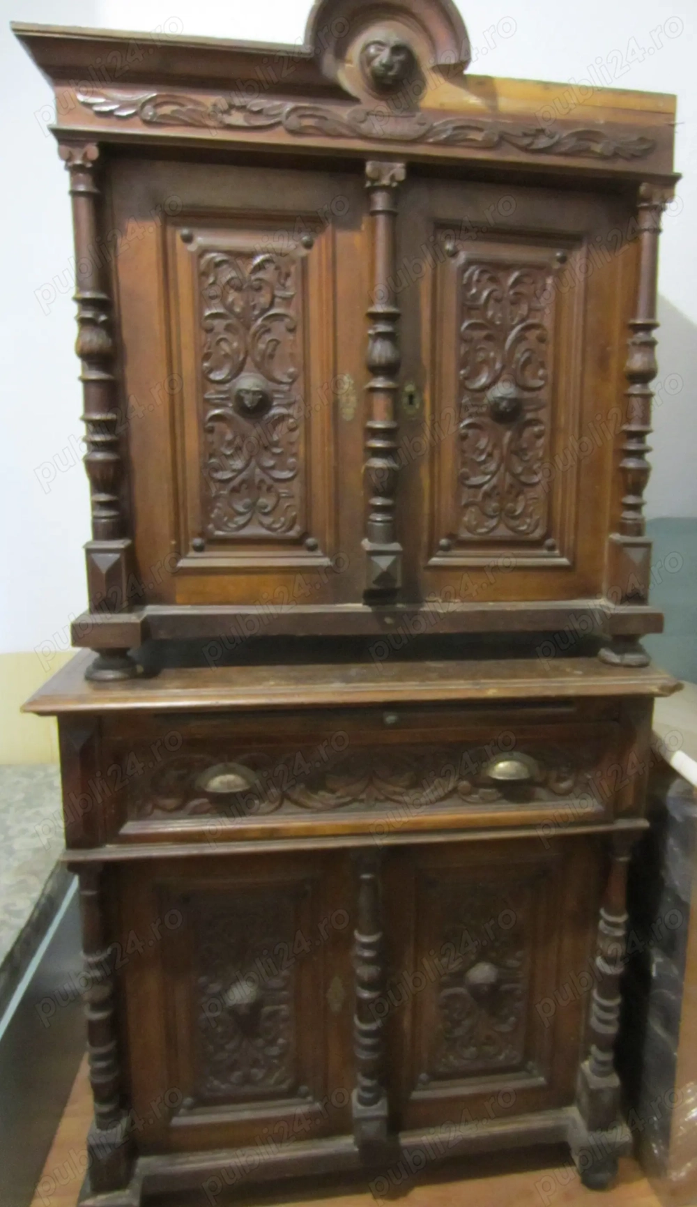 2 Dulapuri sculptate vechi de colectie circa 1850