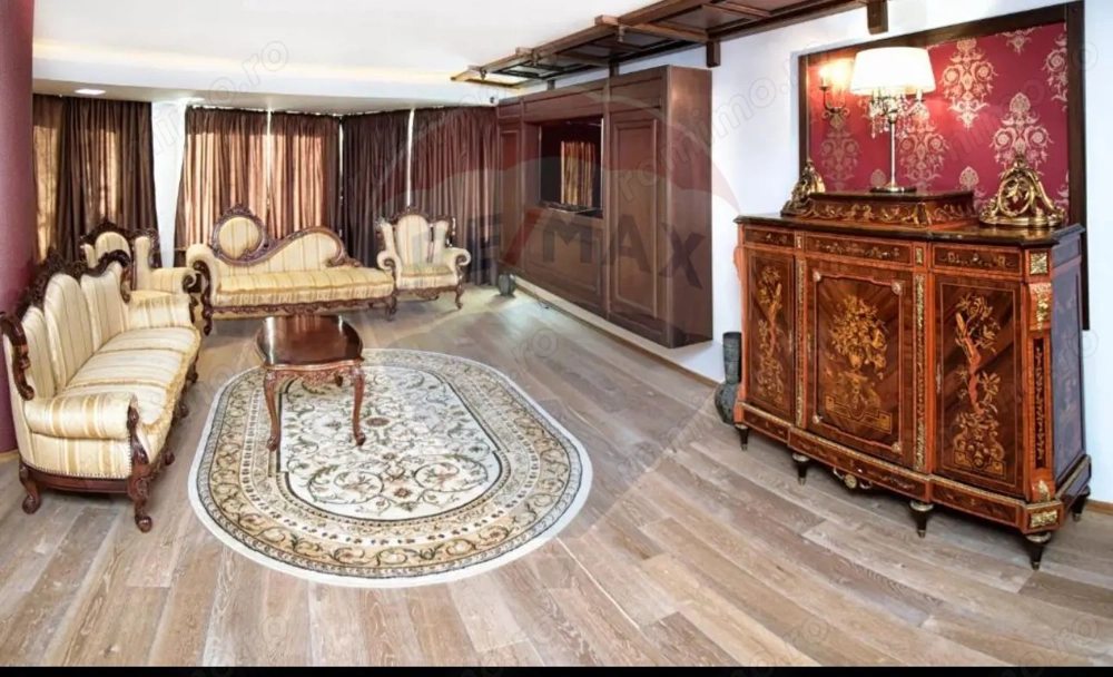 Apartament elegant cu mobilier de inspirație barocă, Valea Cheii 23