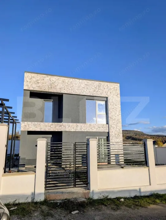 Casa moderna situata intr-o zona linistita, cu acces facil la oras Casa moderna situata intr-o zona linistita, cu acces facil la oras