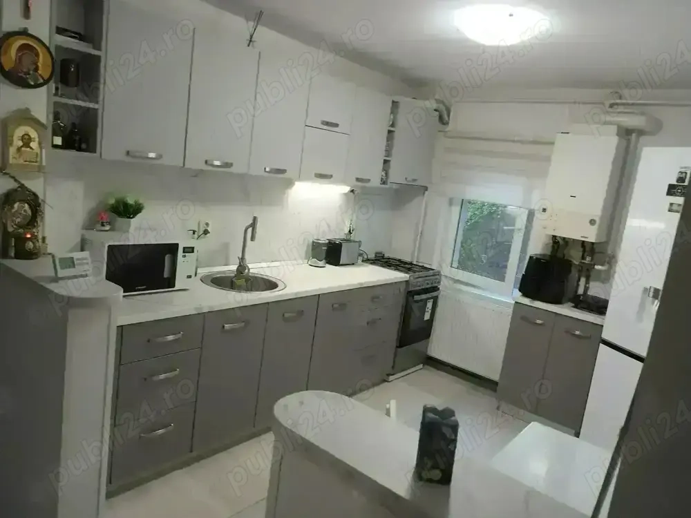 Apartament de 3 camere zona Noua,