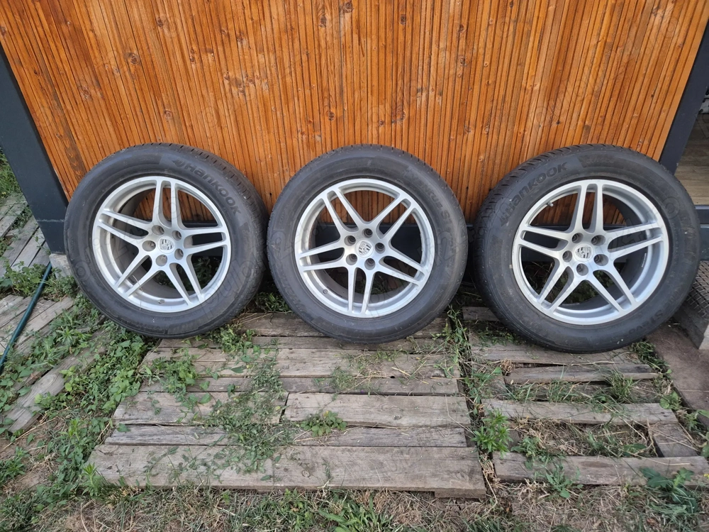 ROTI Porsche Macan R18 95B601025AR & 95B601025AS