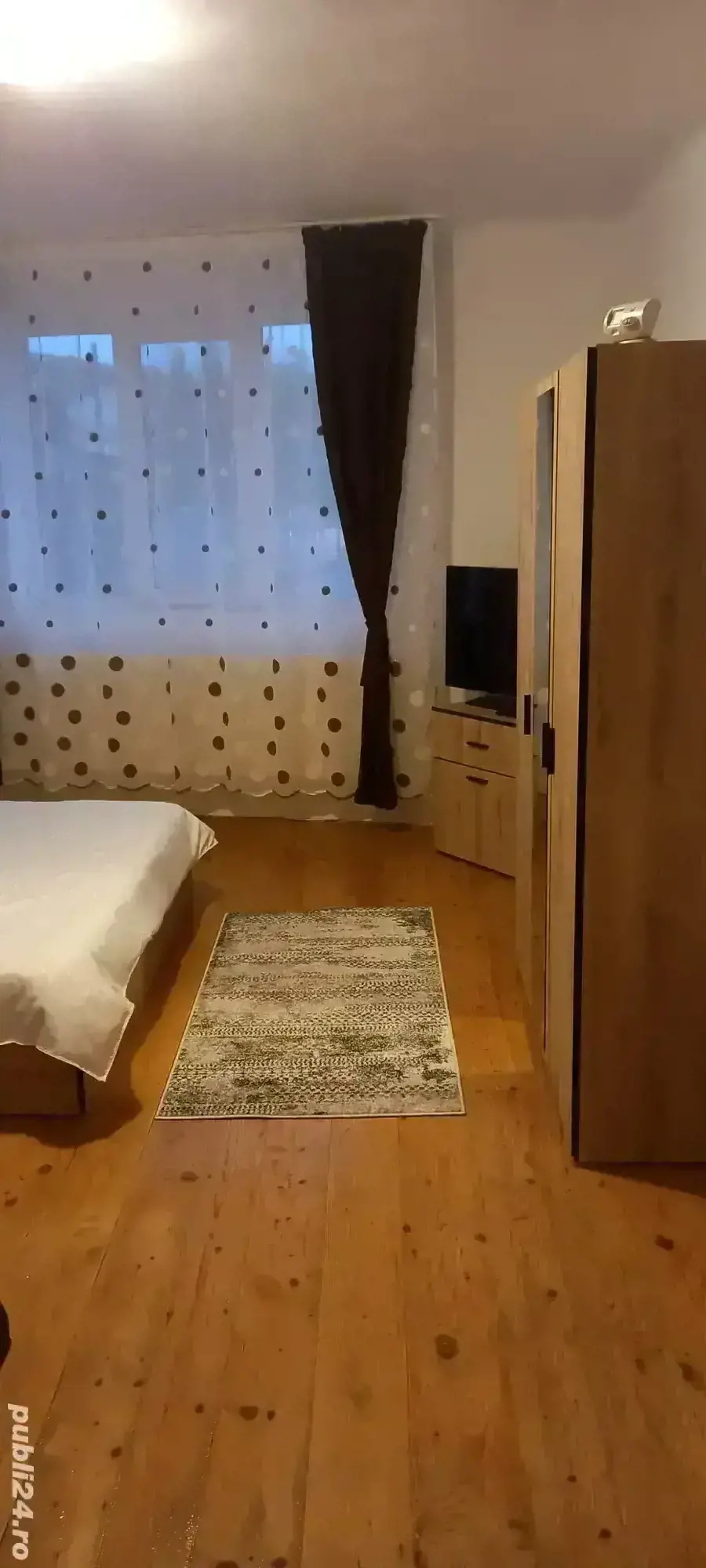 închiriez apartament 2 camere spațioase la casă 