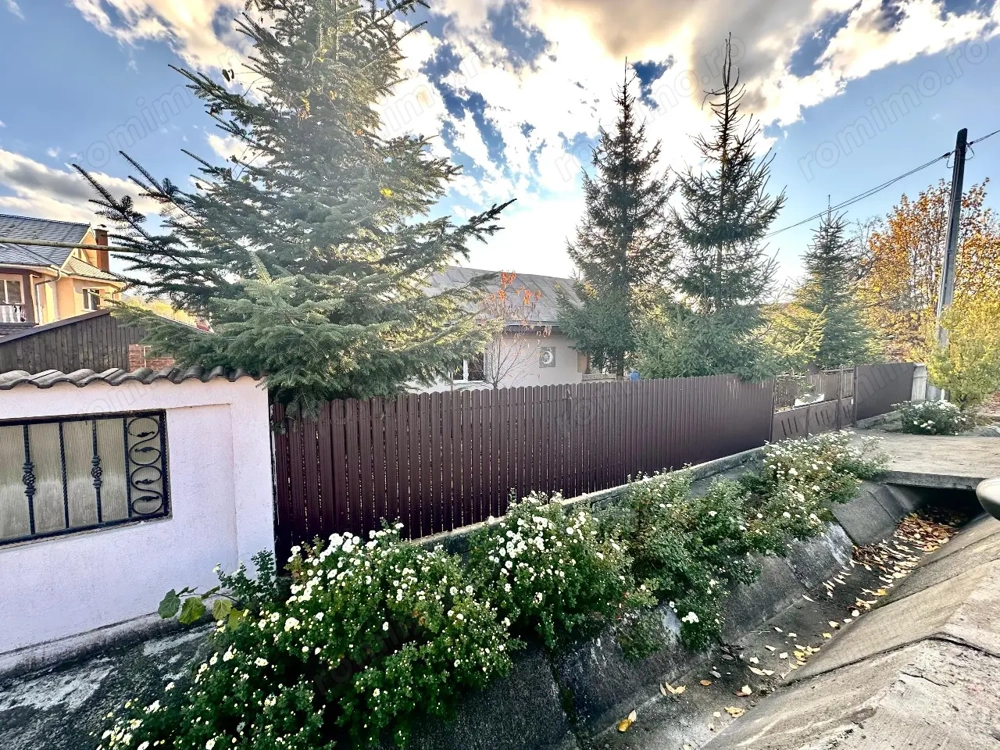 De Vanzare , TEREN in suprafata de 1900 mp , cu CASA BATRANEASCA  De Vanzare , TEREN in suprafata de 1900 mp , cu CASA BATRANEASCA