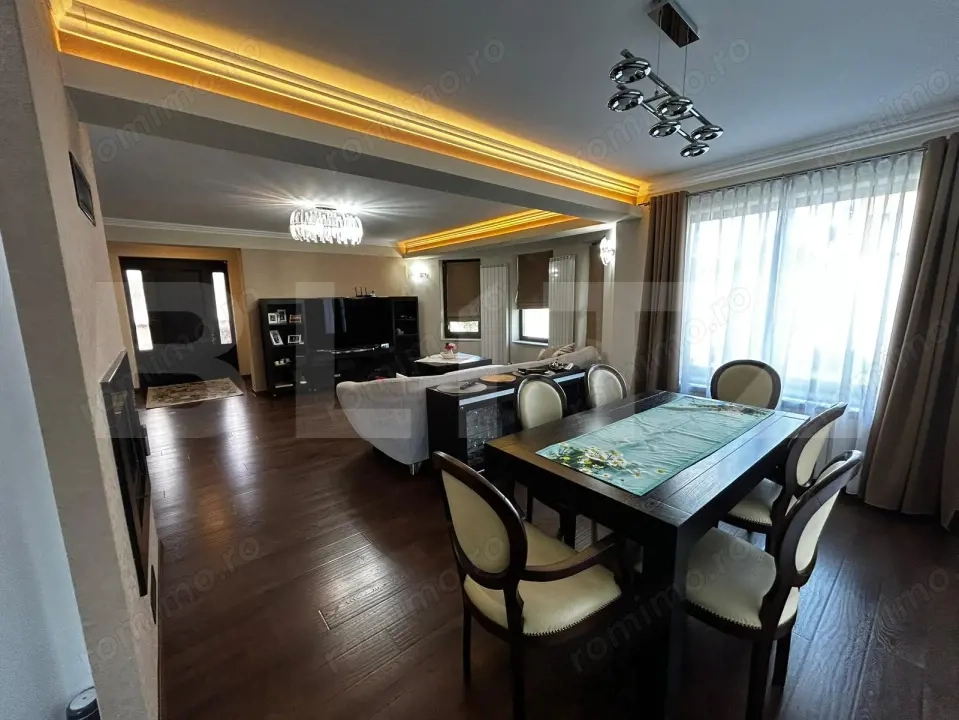 Casa cu piscina, 5 dormitoare, sistem smart home