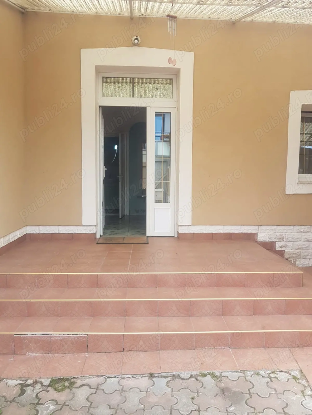 Inchiriez casa in Oradea, central, 3 camere, curte mica, garaj, beci