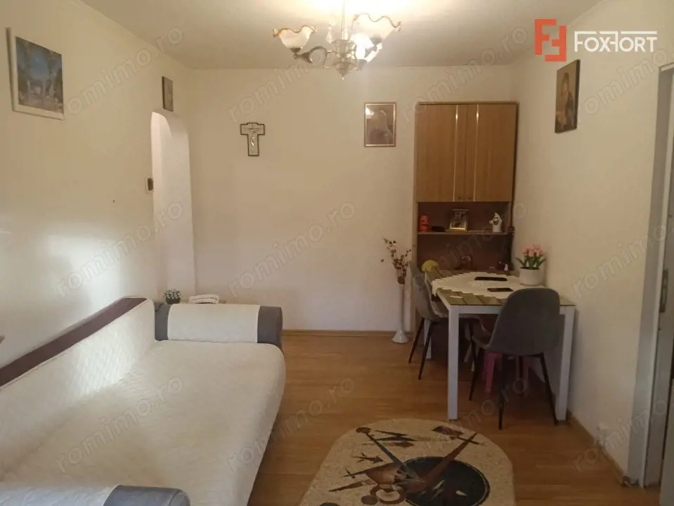 Apartament cu 2 camere de vanzare la etaj 4 zona Sagului