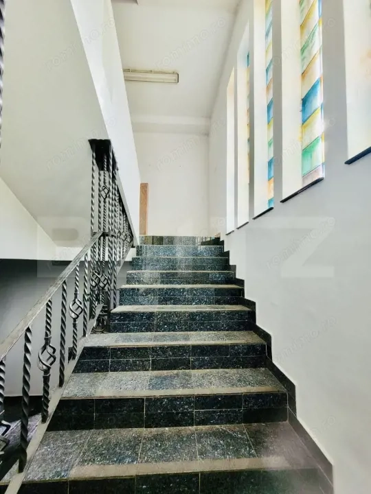 Clădire cu potențial investițional – fostă pensiune în zona Aradului