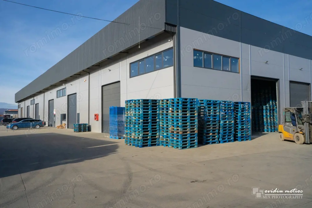 Modul hala cu birouri, porti sectionale drive-in