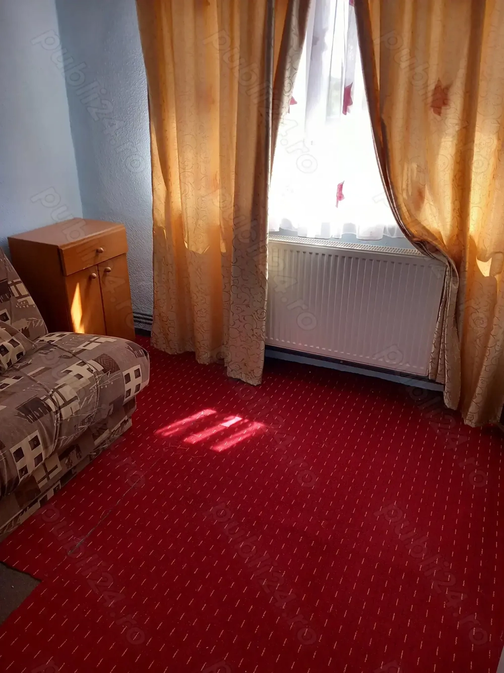 Vând în orașul Bumbești Jiu apartament cu 3 camere, decomandat, etaj 2. Vând în orașul Bumbești Jiu apartament cu 3 camere, decomandat, etaj 2.