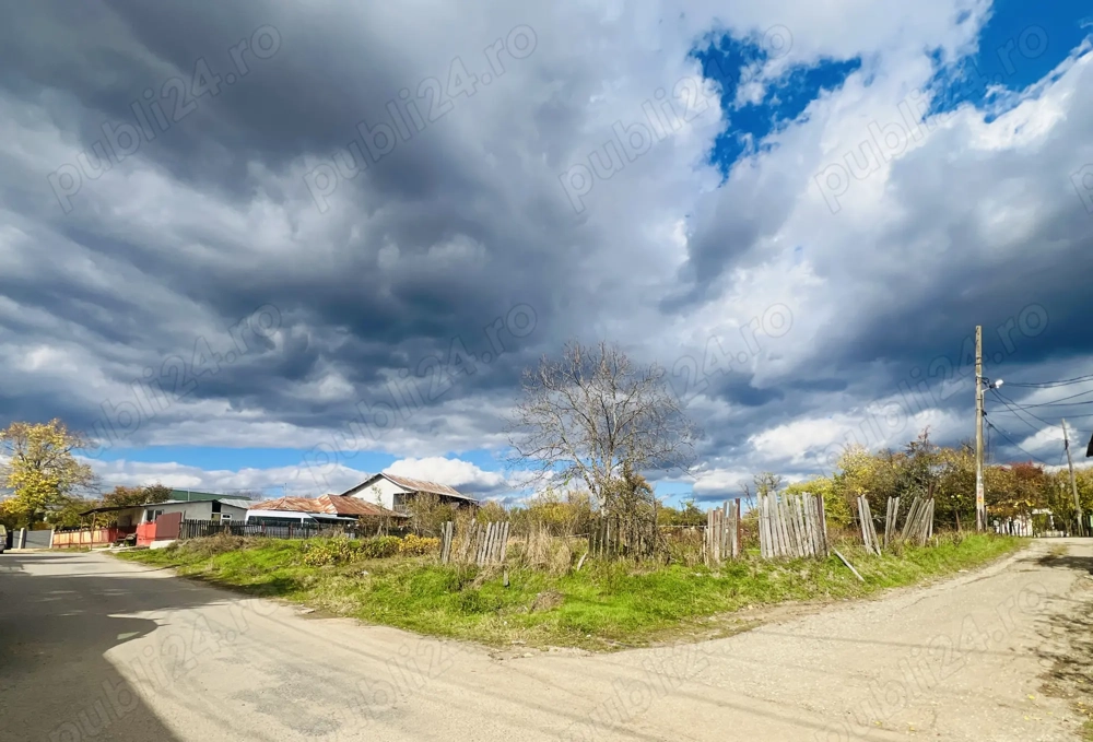 Teren intravilan de vânzare   Mislea, comuna Scorțeni (1500 m2 )