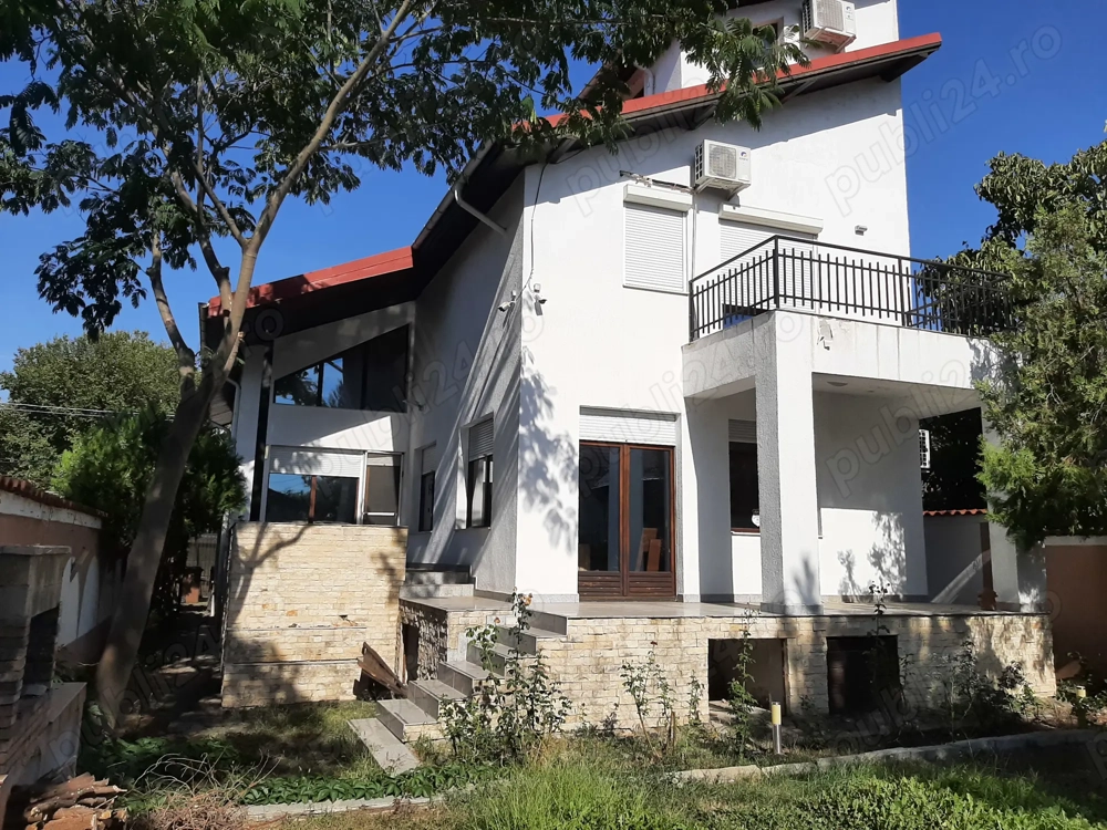 Vila de lux in Baneasa cu 7 camere,327mp,curte 430mp,Clinica Regina Maria