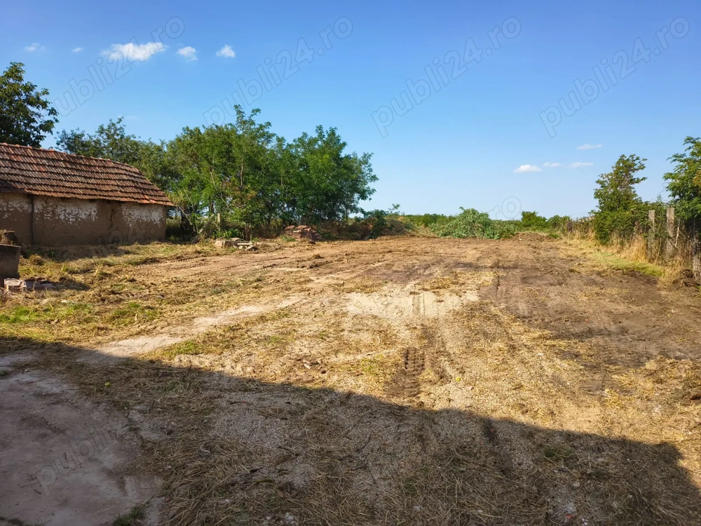 Vând casă cu teren 