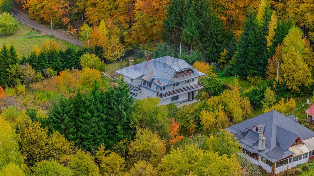 Poiana Mărului | 7 camere | Priveliște Piatra Craiului | Rar în piață