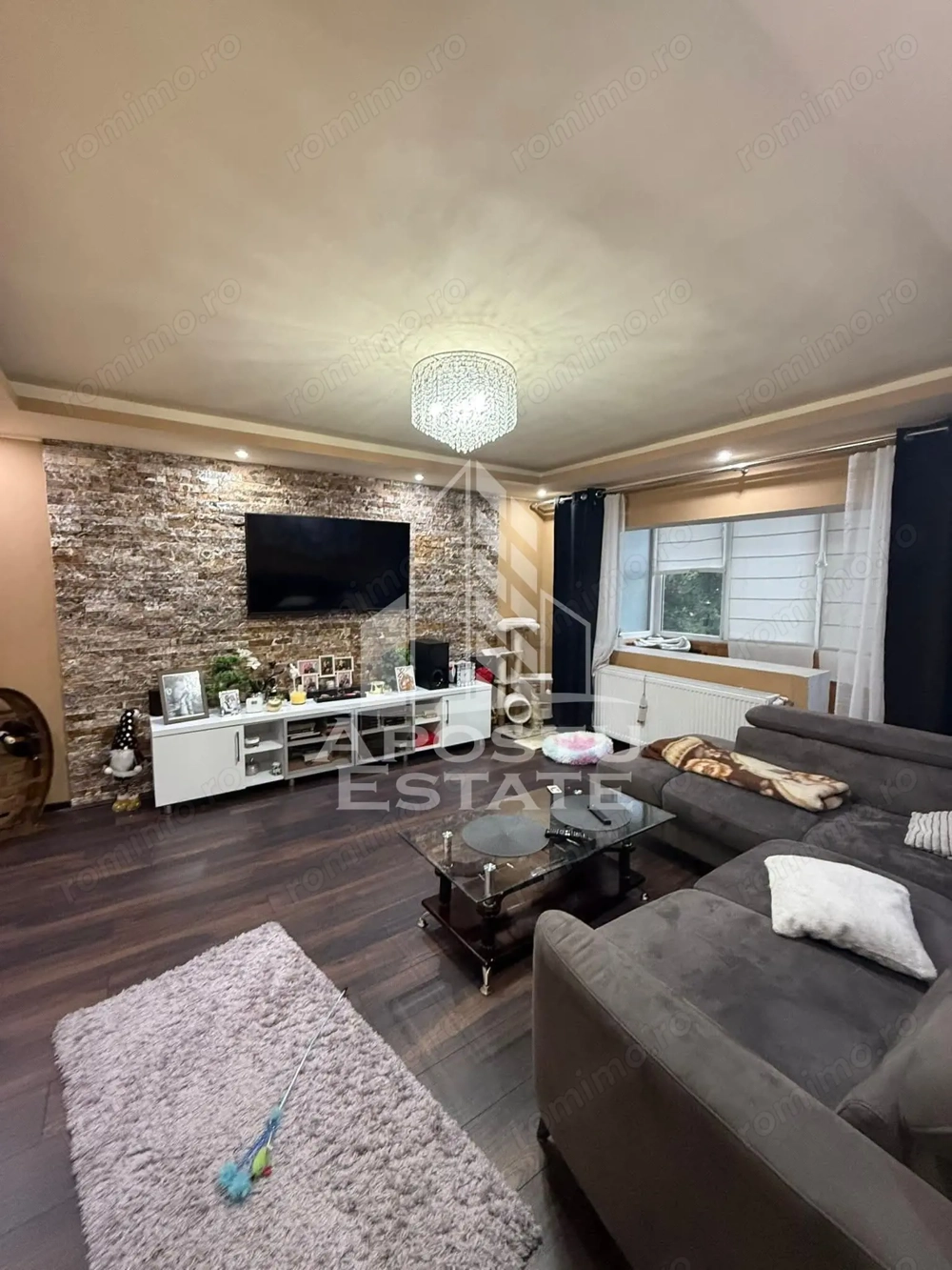 Apartament , centrala proprie , renovat , Zona Lunei