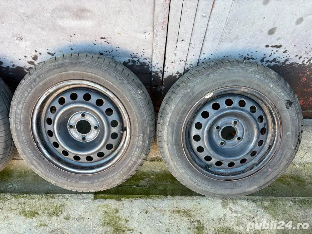 Vând jante cu anvelope de vară 165/70/14