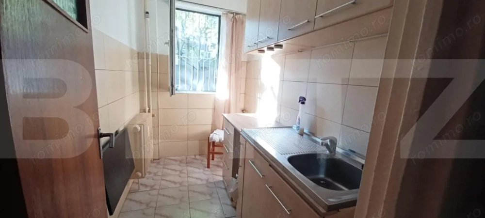 Garsonieră 25 mp, parter, ideală renovare, lângă Plaza & metrou Garsonieră 25 mp, parter, ideală renovare, lângă Plaza & metrou