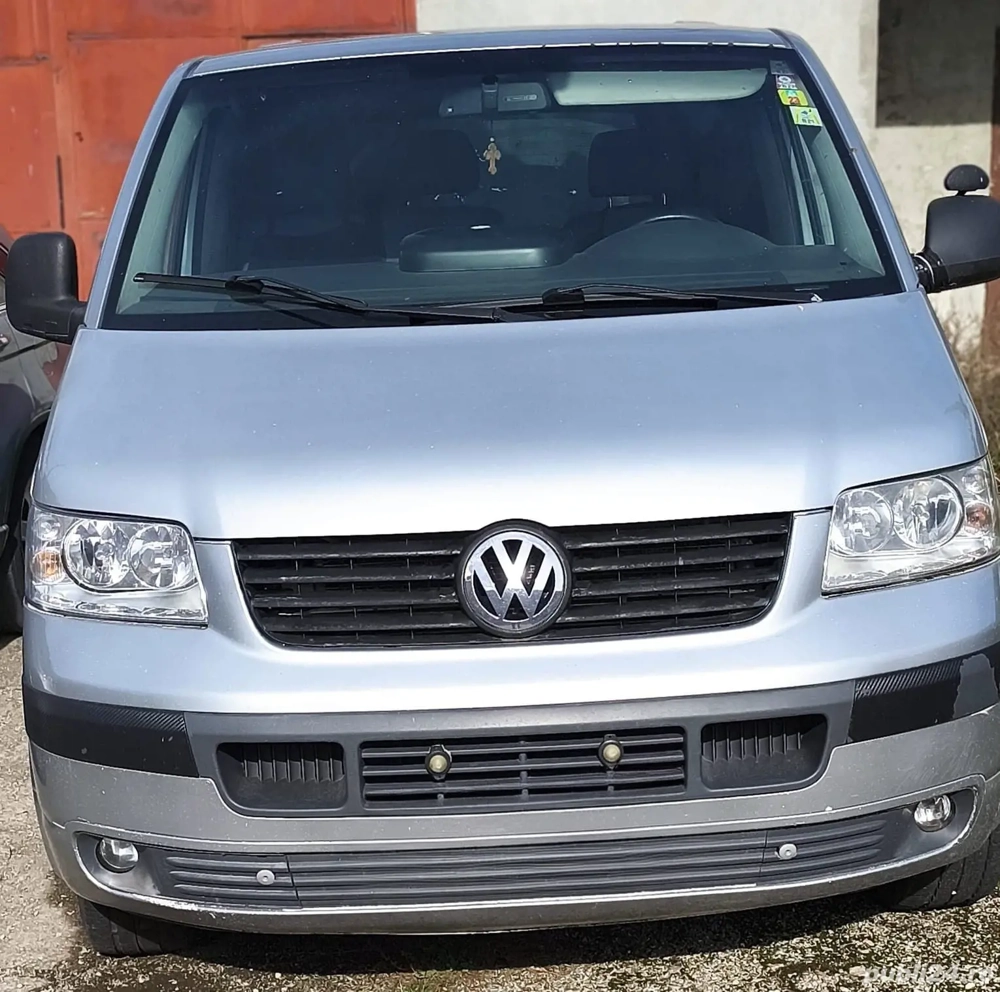 Volkswagen T5 8 + 1 locuri vând sau schimb cu dubă marfă Volkswagen T5 8 + 1 locuri vând sau schimb cu dubă marfă