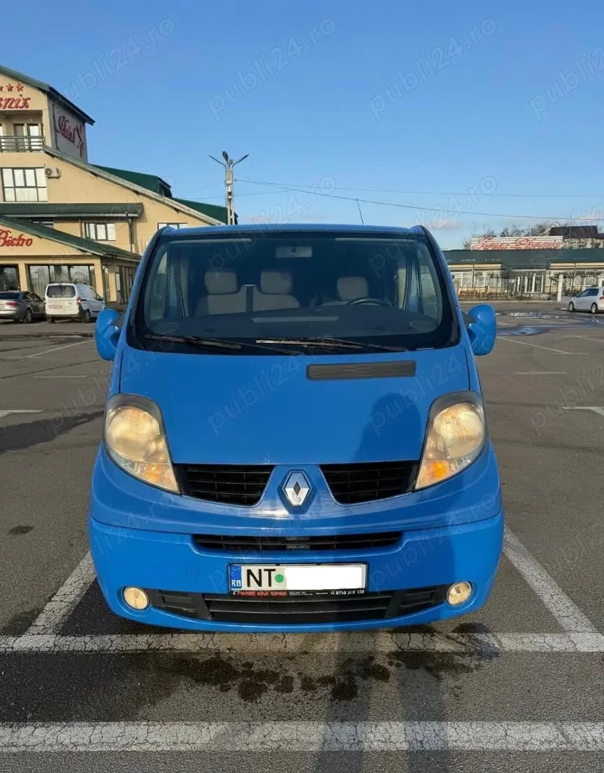 Vând renault trafic ii