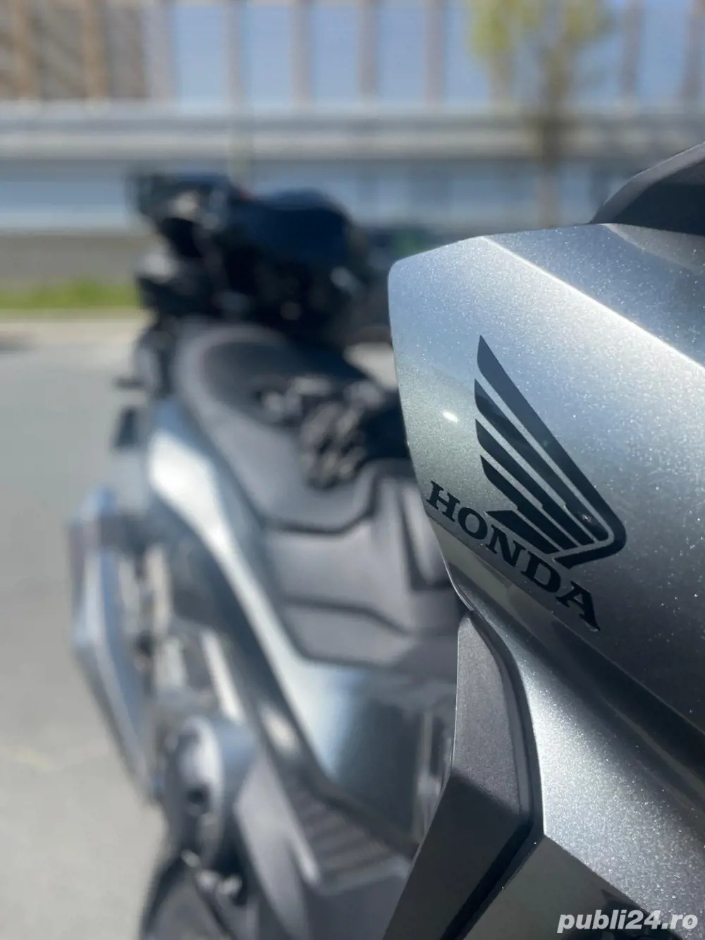 Vând Honda Fortza 750