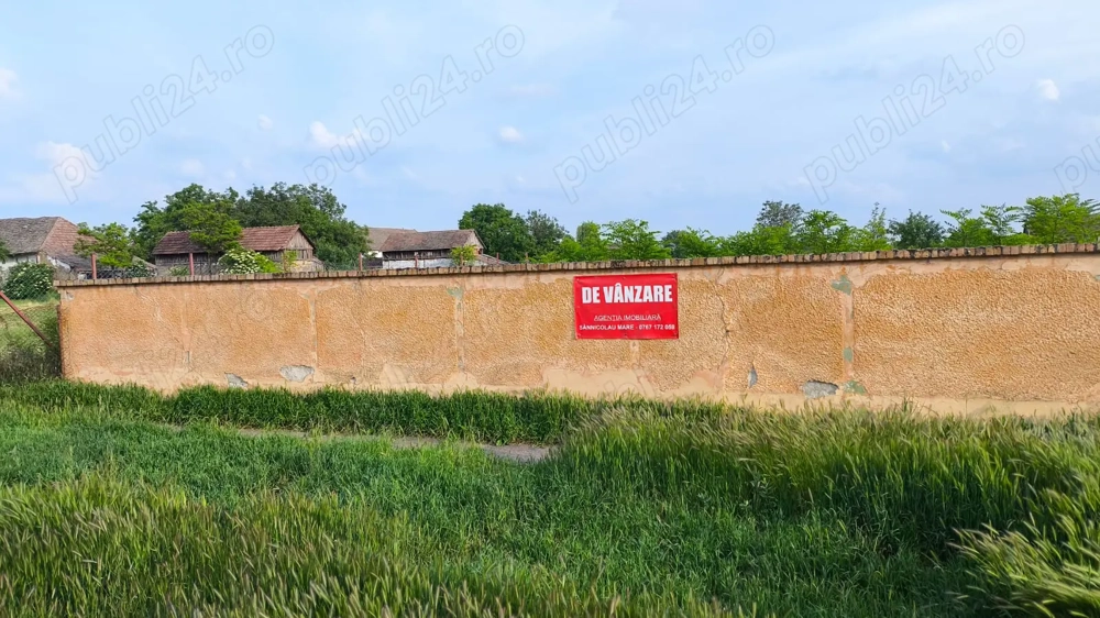 Loc de casa la Sanpetru Mare