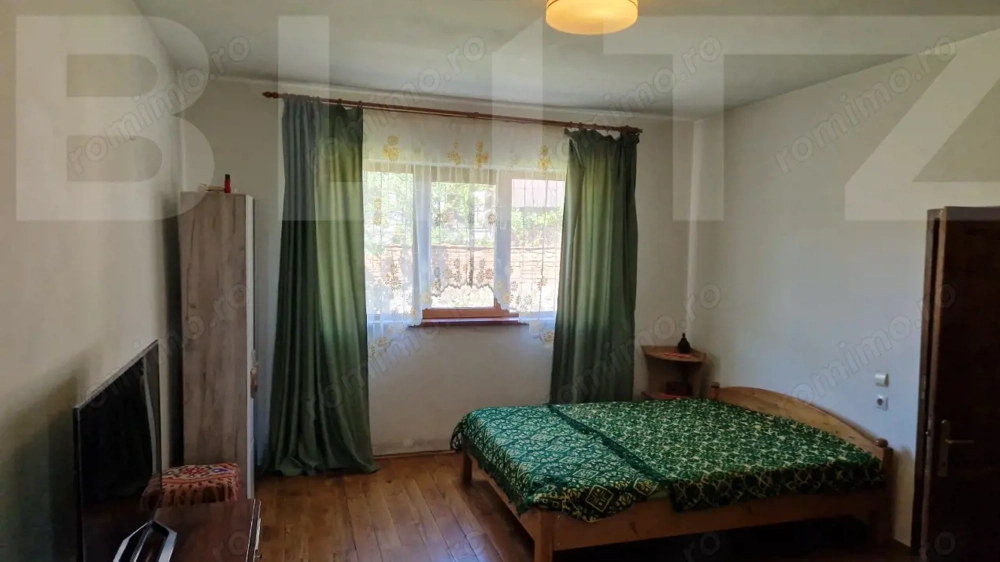 Casa de vanzare, cu 3 camere, doua bucatarii+teren in Simeria