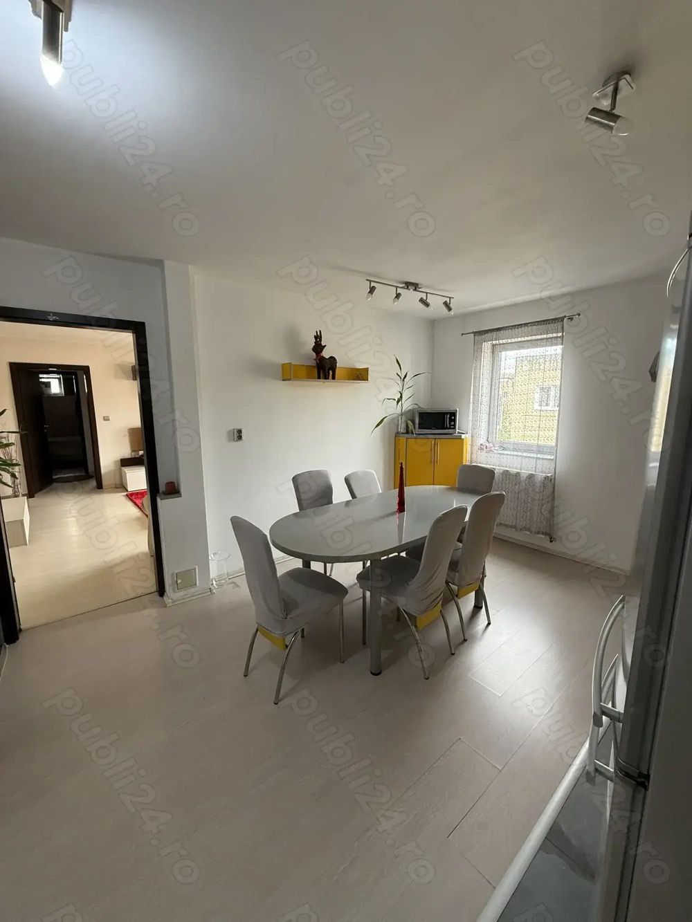 De inchiriat, incepand cu 1 septembrie, apartament 2 camere vis-a-vis de Iulius Mall - nefumatori