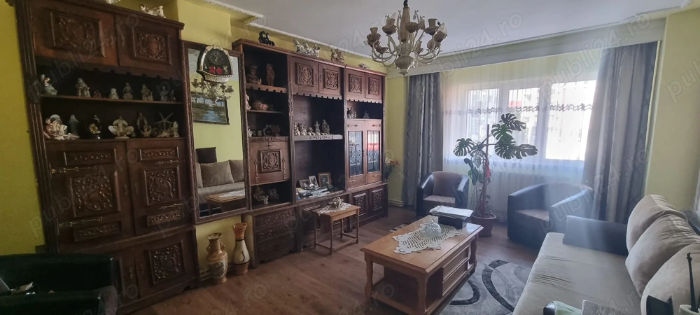 Vand apartament 4 cam. ,Topoloveni, etaj 1, ultracentral, langa Profi