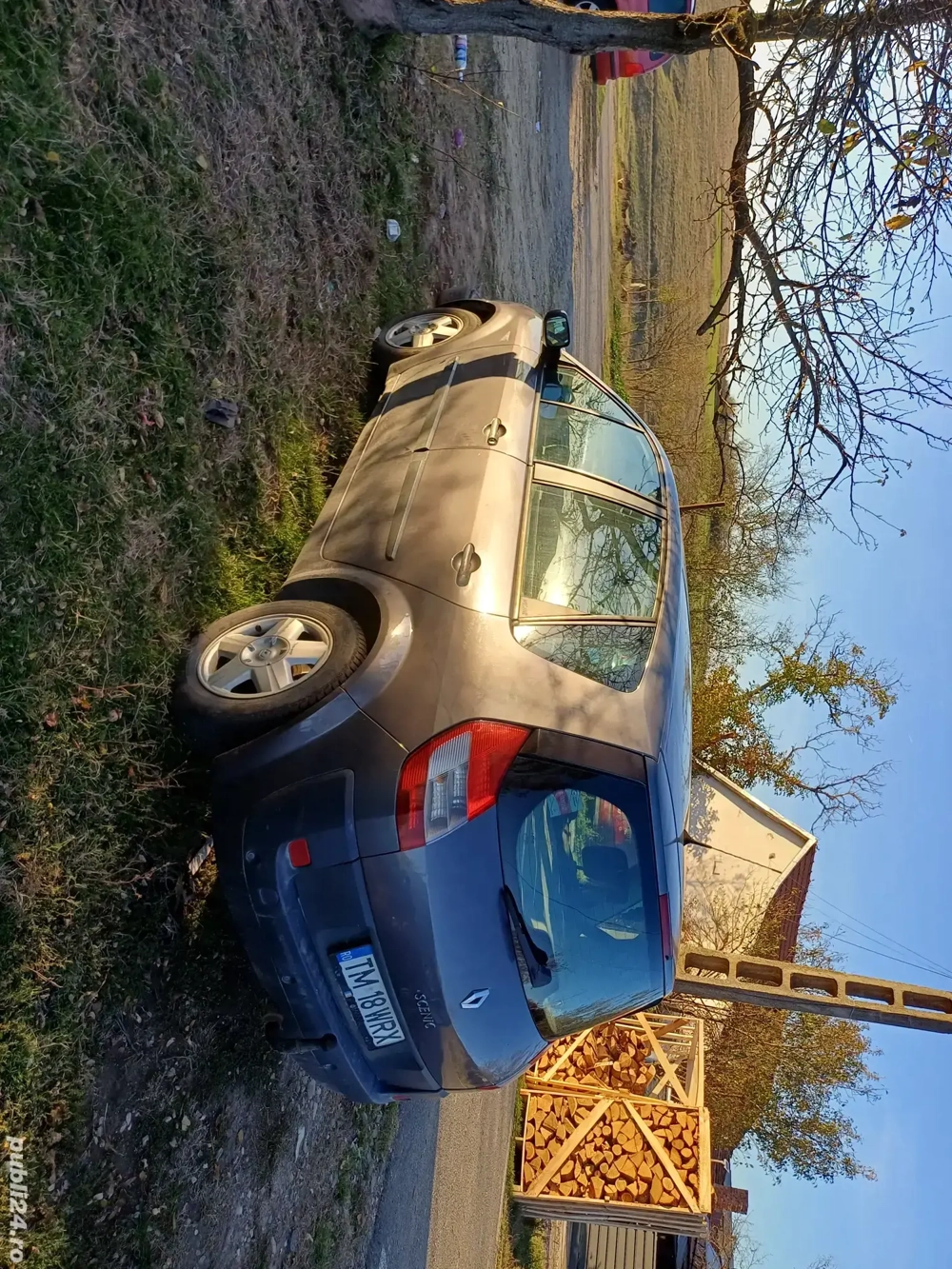 Vând Renault Megane Scenic 1.5 dCi (Diesel)   An 2006   800 