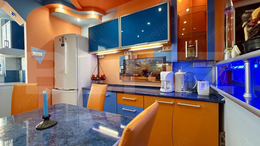 Apartament de vanzare, 3 camere, 75 mp, centrul civic