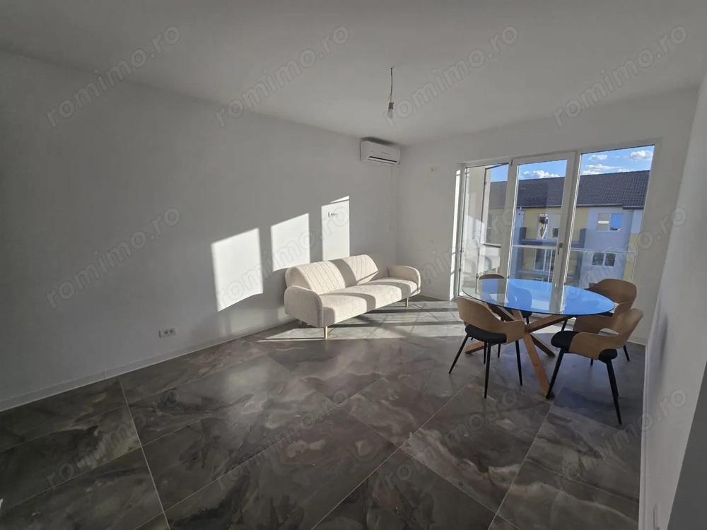 Disponibil imediat. La asfalt. Bucatarie inchisa. 2 Locuri de Parcare