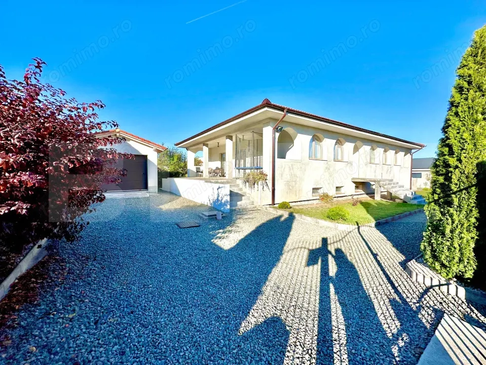 Casă elegantă, design mediteranean, demisol + parter, garaj, 1200 mp teren