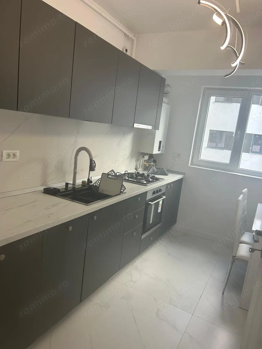 2 camere finalizat, 5 minute metrou