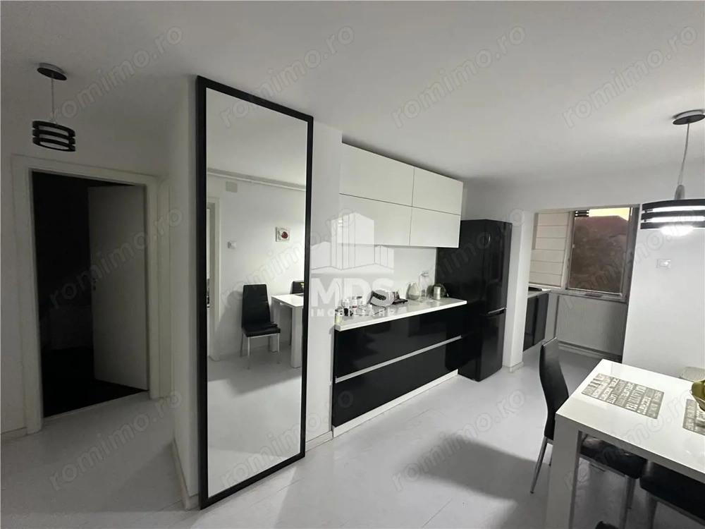 Decomandat, etaj 3, mobilat si utilat in Soarelui