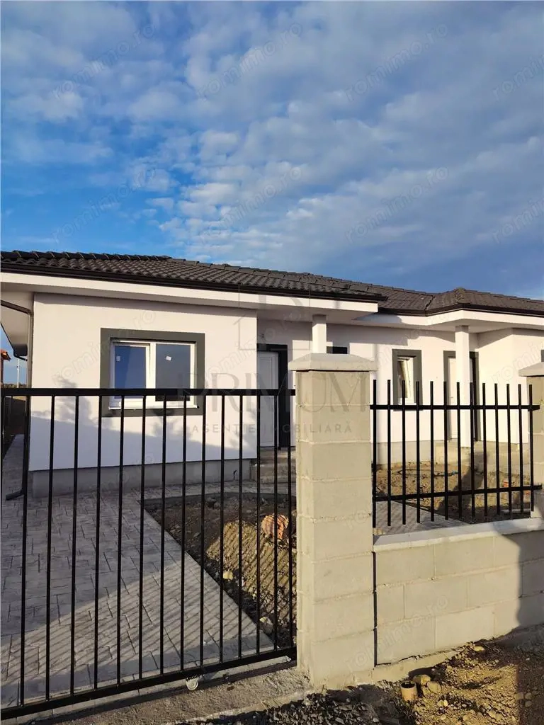 Duplex pe parter - posibilitate alegere finisaje -zona in dezvoltare
